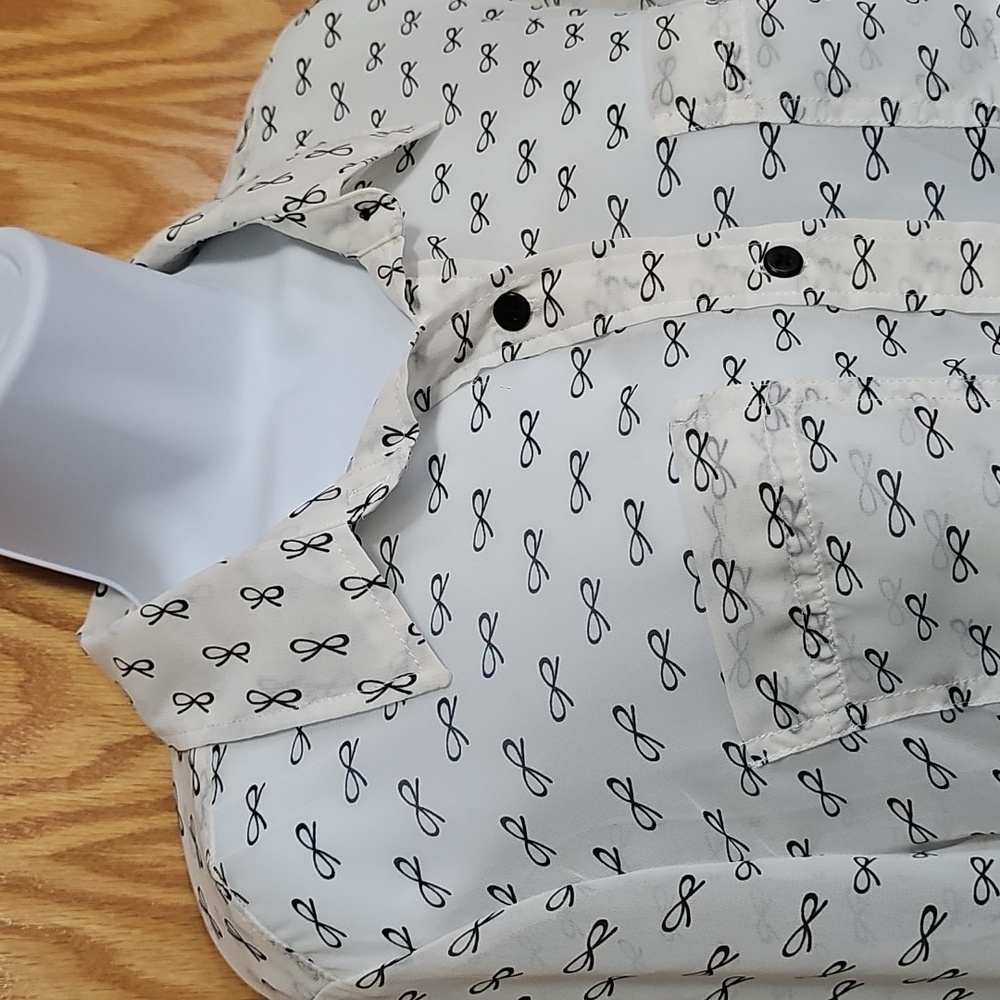Liz Claiborne Cream Sheer Button-Down Shirt with Bow Pattern